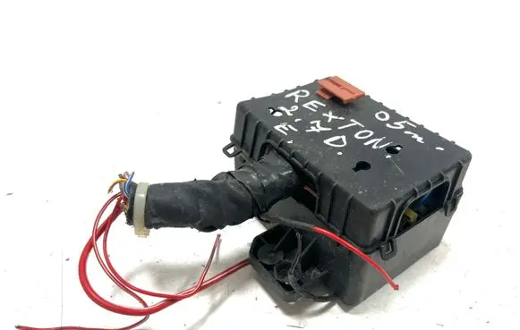 SsangYong Rexton Fuse box set 8211008000