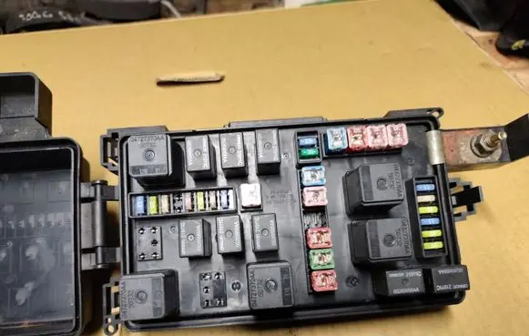 Chrysler 300 - 300C Fuse module P05087269AM