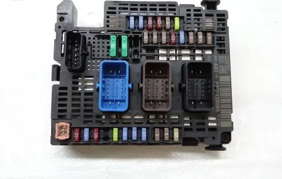 Citroen C4 II Fuse box set 9677987180