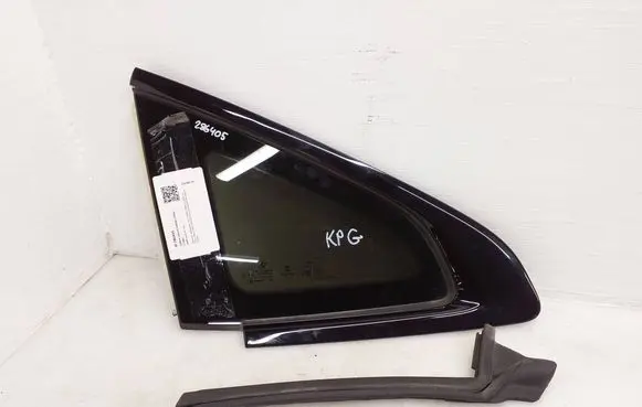 BMW 2 F44 Rear side window 7483157