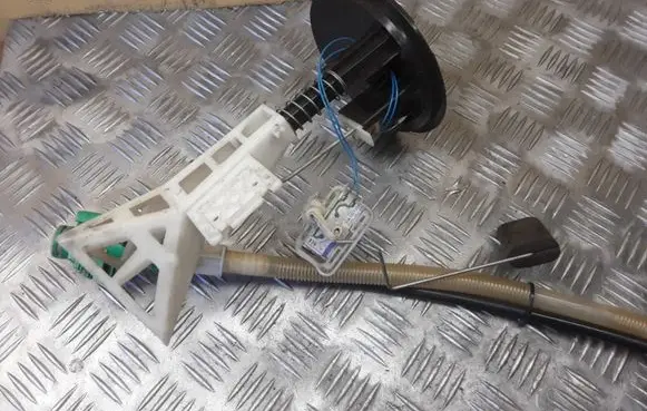 Jaguar S-Type In-tank fuel pump 4R839275E