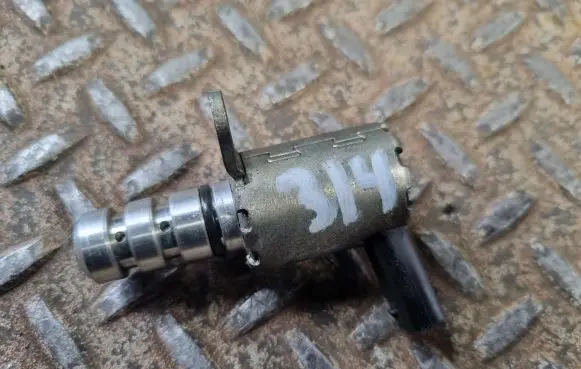Audi Q5 SQ5 Oil pressure sensor 06K115243L
