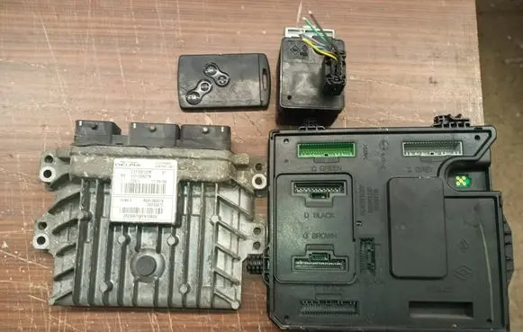 Renault Megane III Engine ECU kit and lock set 237100120r 237100627r 284b17255r