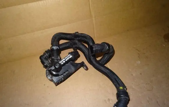 Peugeot 3008 II Engine coolant pipe/hose 9643217680