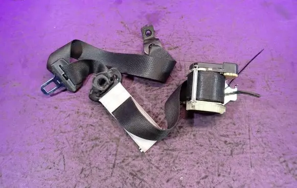 Opel Astra H Front seatbelt 24461878