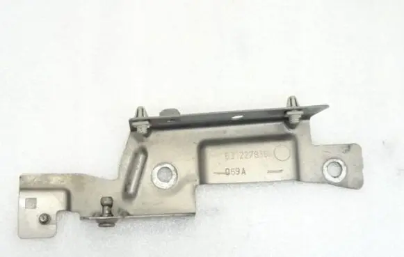 Fender mounting bracket