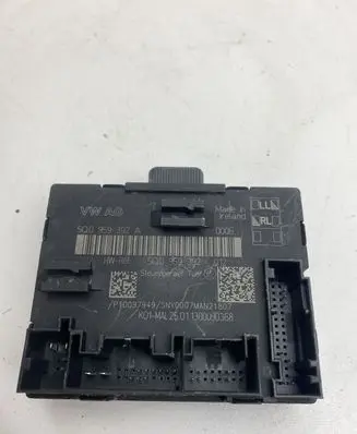 Volkswagen Golf VII Door control unit/module 5Q0959392