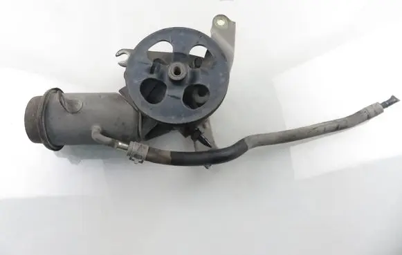 Toyota Yaris Power steering pump