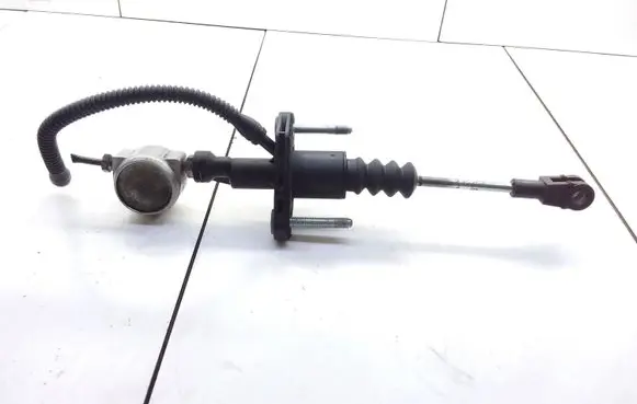 Clutch slave cylinder