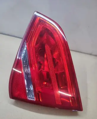 Tailgate rear/tail lights