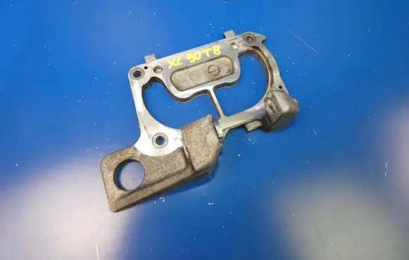 Volvo XC90 A/C compressor mount bracket 31459809