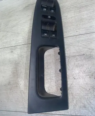Volkswagen Touran I Front door window switch trim 1T1867371H
