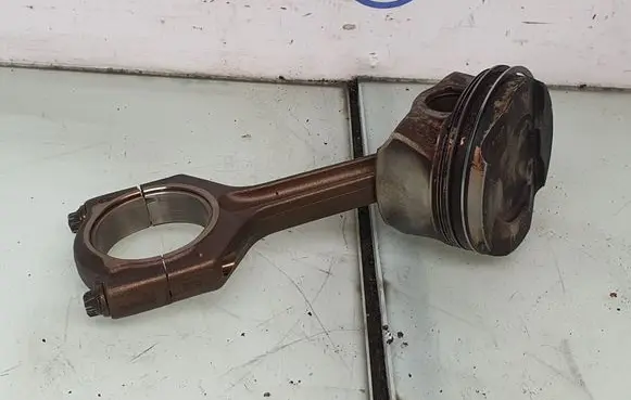 BMW X5 F15 Piston with connecting rod 7624615 11247624615 7586492