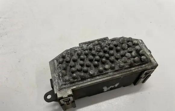 Audi A4 S4 B8 8K Heater blower fan relay 8K0820521
