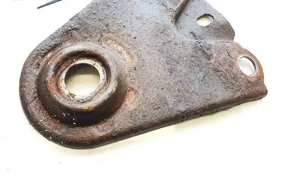 Volvo S60 Engine mounting bracket 
