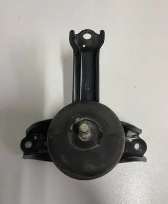 KIA Rio Engine mounting bracket