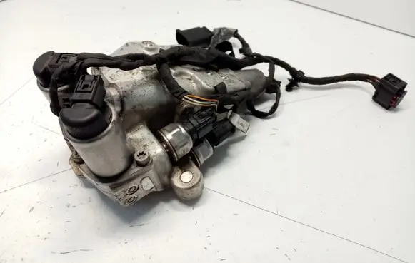 BMW 7 F01 F02 F03 F04 Active stabilizer control/valve assembly 37146775258 37144077782
