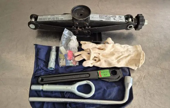 Mercedes-Benz A W169 Lift Jack A1685830715 168169245
