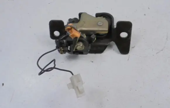 Mazda Demio Tailgate/trunk/boot lock/catch/latch