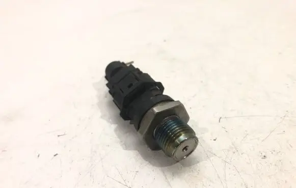 KIA Carens III Fuel pressure sensor 