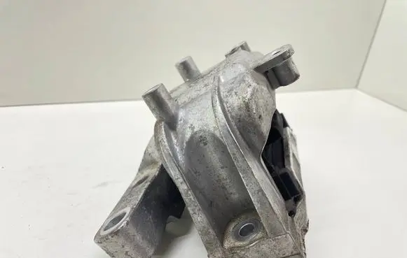 Volkswagen Touran II Engine mount bracket 1K0199262CN