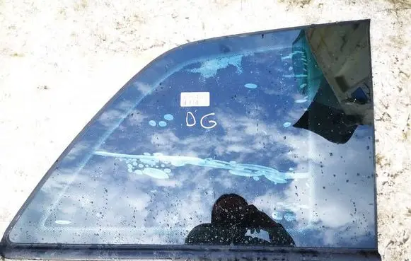 Opel Zafira B Rear side window as2