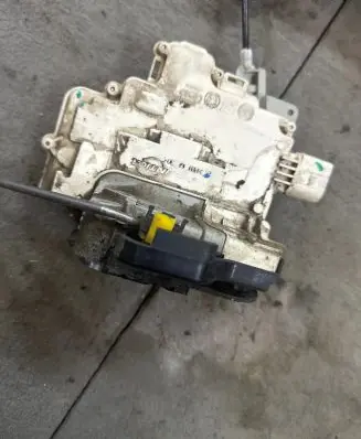 Audi A6 S6 C6 4F Front door lock 4f1837017