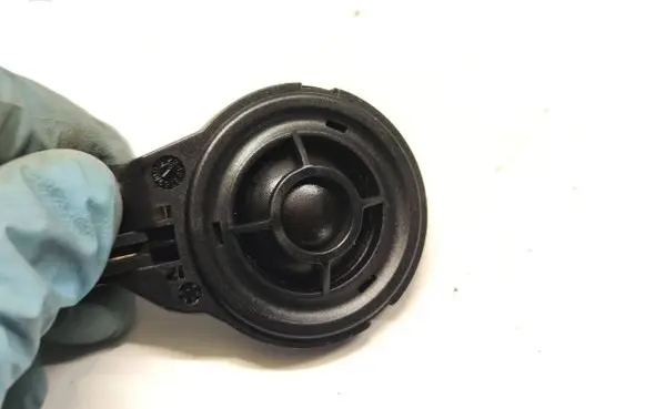 Front door high frequency speaker