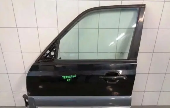 Hyundai Terracan Front door