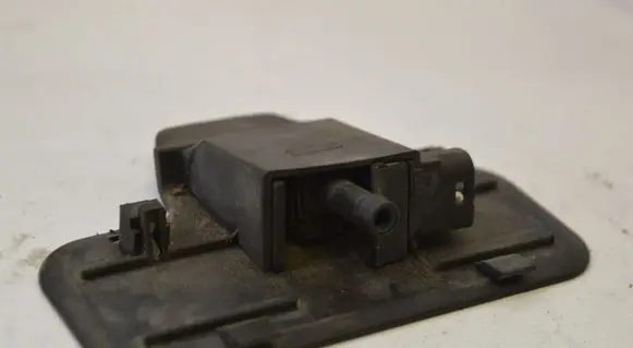 Mercedes-Benz E W210 Windshield washer spray nozzle 2108602047
