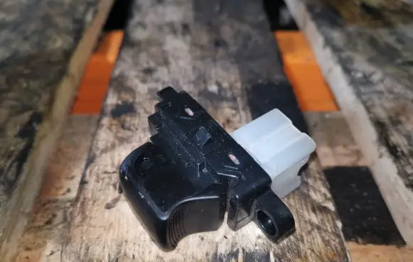 Nissan Qashqai Electric window control switch