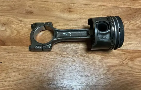 Renault Megane III Piston with connecting rod 7657H
