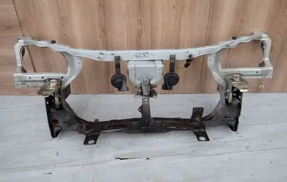 Nissan Primera Front bodywork piece 