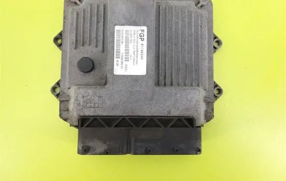 Fiat Doblo Engine control unit/module 51796244