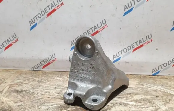 Engine mounting bracket