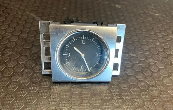 Volkswagen PASSAT B7 Clock 1948189