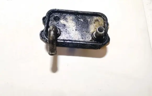 Volvo V70 Engine oil radiator 