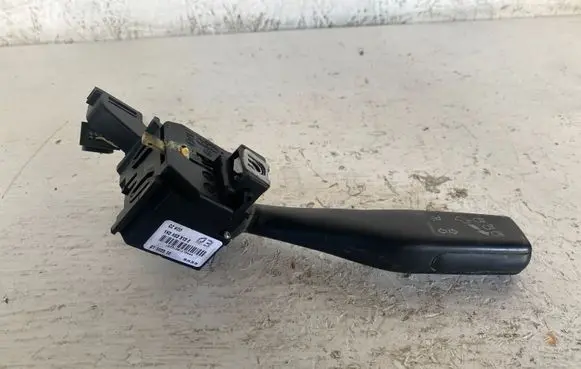 Volkswagen PASSAT B7 Indicator stalk 1K0953513E 01103510 10351081175444