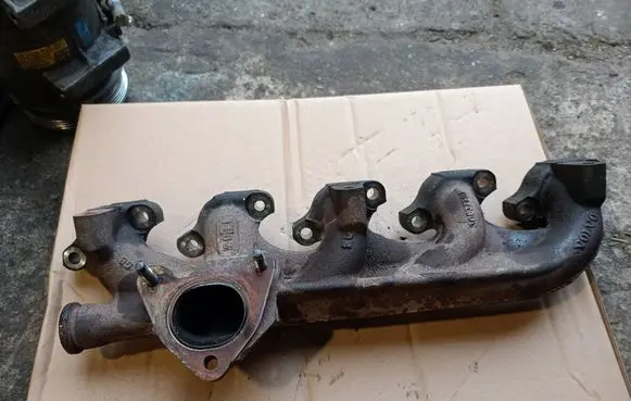 Volvo XC90 Exhaust manifold 30637787