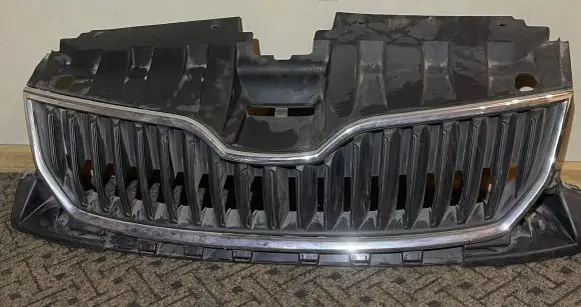 Skoda Fabia Mk3 (NJ) Front bumper upper radiator grill 6V0853653