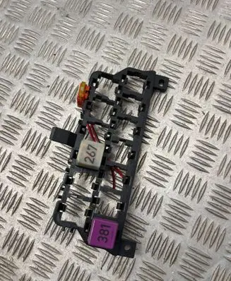 Volkswagen PASSAT B5.5 Fuse box set 8d0937503e