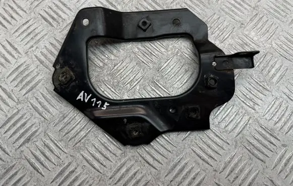 Toyota Avensis T270 Air filter cleaner box bracket assembly 177710R020