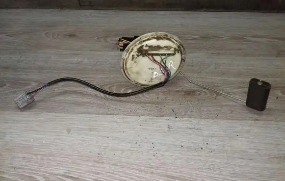 Volvo S60 Fuel level sensor 19211