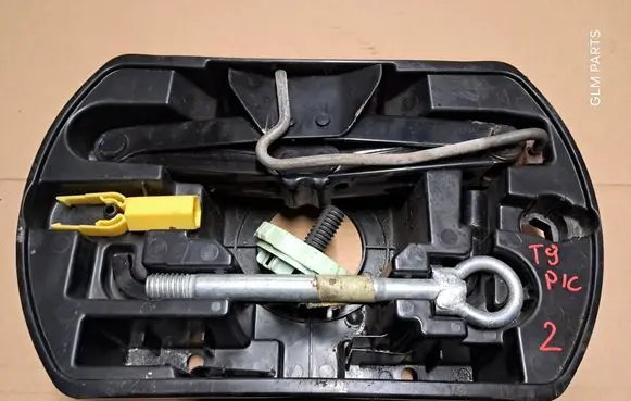 Peugeot 308 Tool set 9805820580