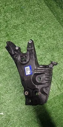 Volvo V60 Fender mounting bracket 32288931