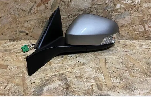 Volvo V70 Front door electric wing mirror 