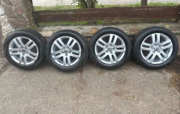 Volkswagen Golf V R16 alloy rim