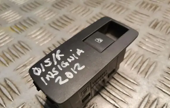 Opel Insignia A Electric window control switch 13301888