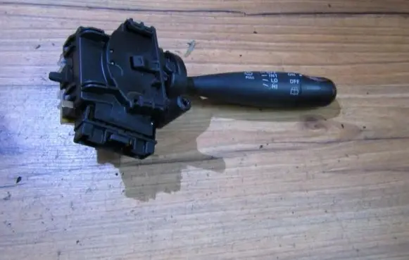 Toyota Yaris Wiper control stalk 173647