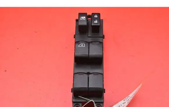 Nissan Tiida C11 Electric window control switch